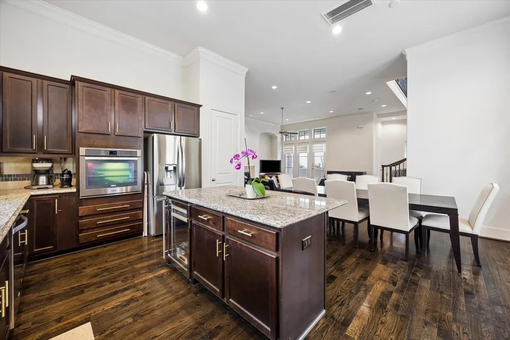 2725 Cohn Garden Houston, TX 77007