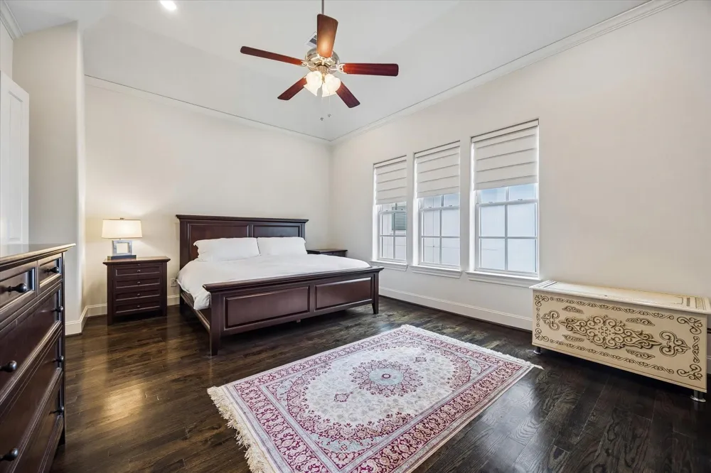 2725 Cohn Garden Houston, TX 77007