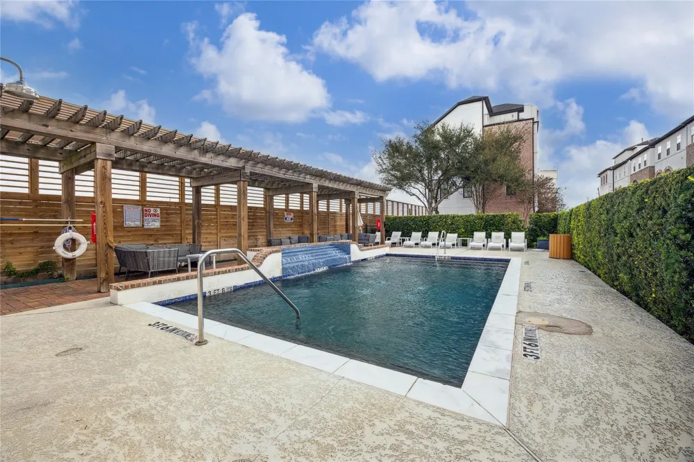2725 Cohn Garden Houston, TX 77007
