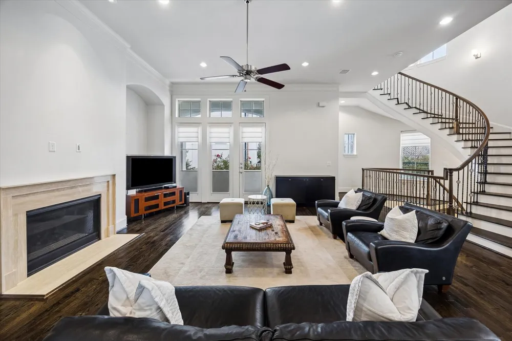 2725 Cohn Garden Houston, TX 77007