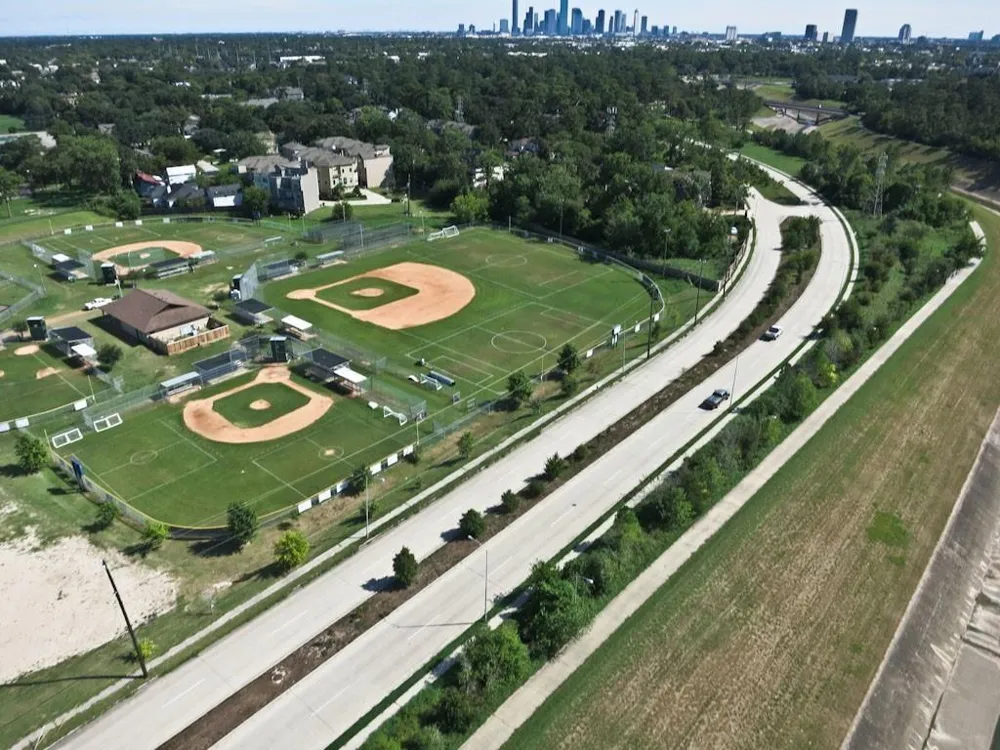 2725 Cohn Garden Houston, TX 77007