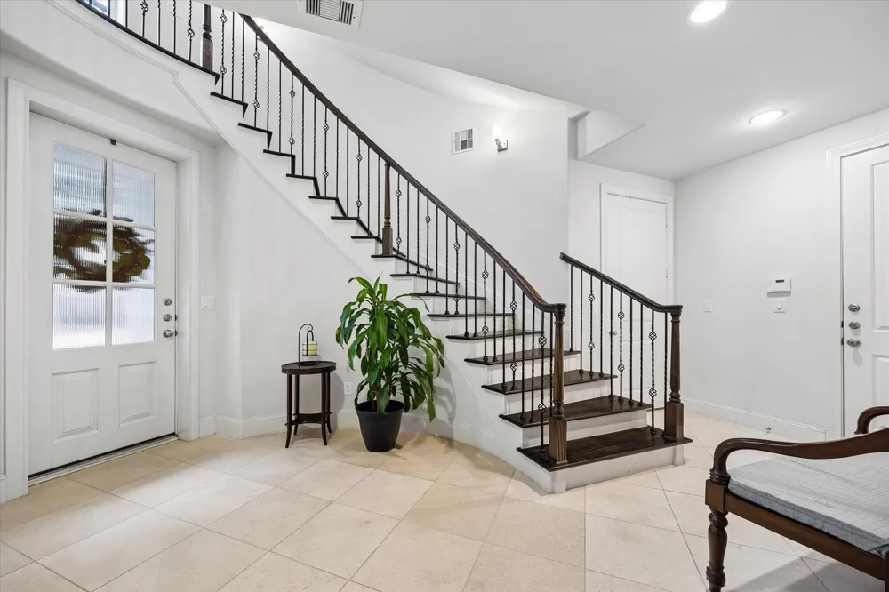 2725 Cohn Garden Houston, TX 77007