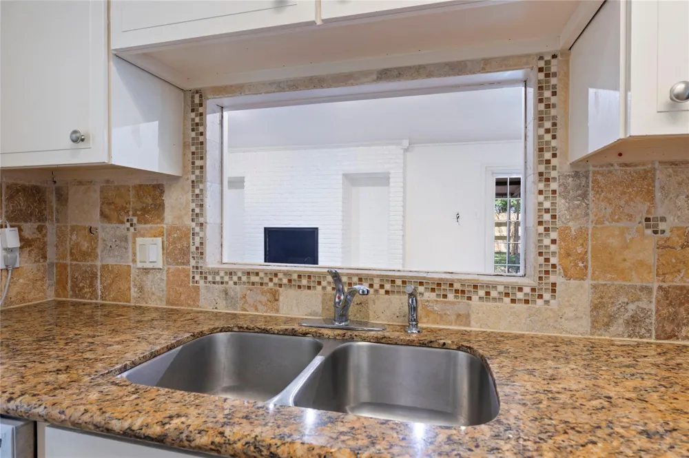 10714 Hillcroft Avenue Houston, TX 77096