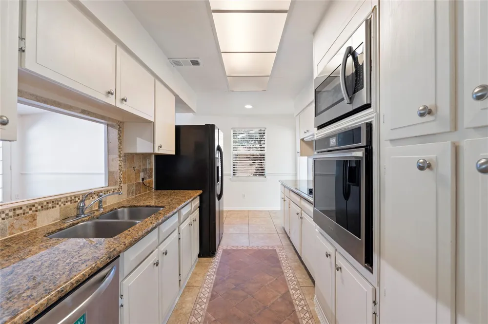 10714 Hillcroft Avenue Houston, TX 77096