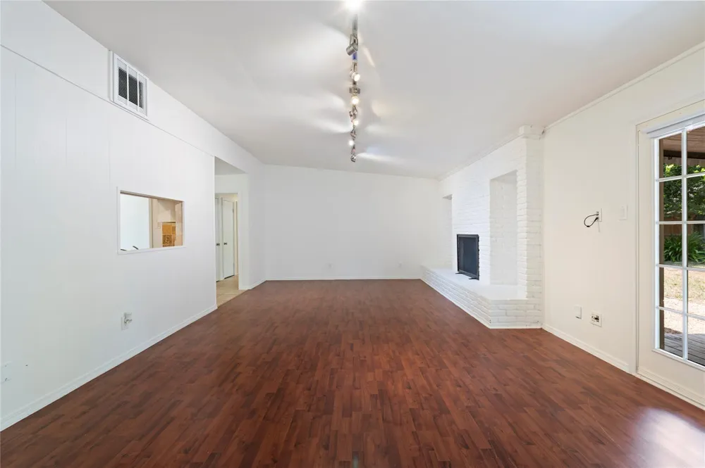 10714 Hillcroft Avenue Houston, TX 77096
