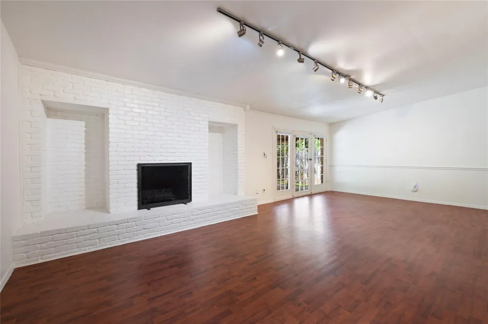10714 Hillcroft Avenue Houston, TX 77096