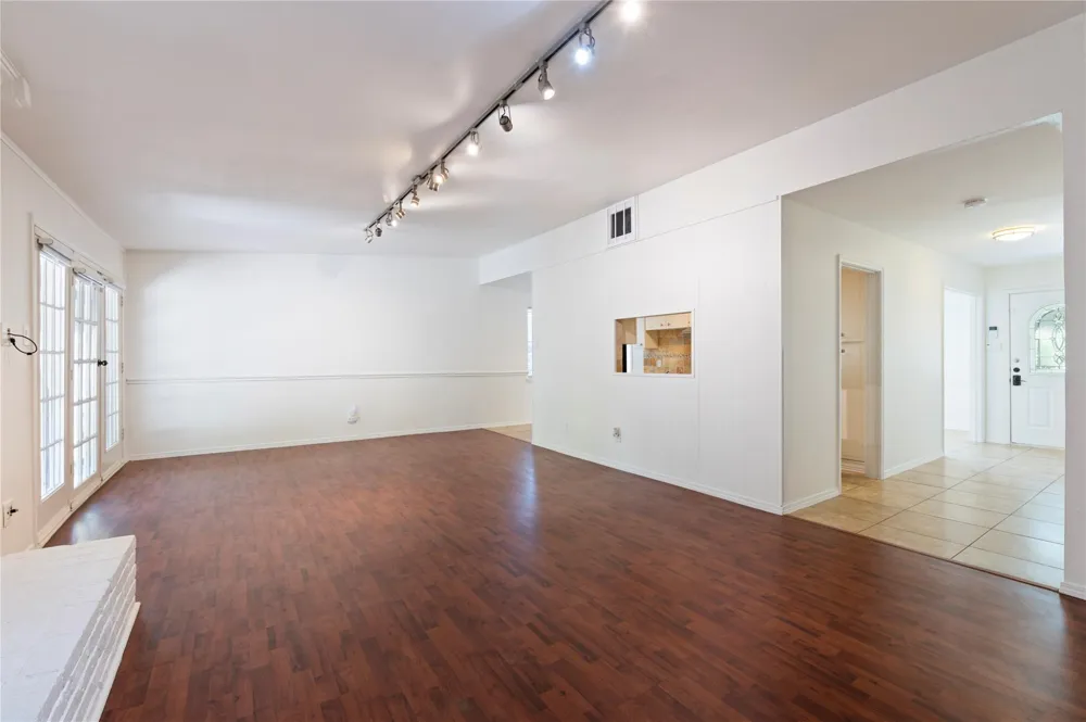 10714 Hillcroft Avenue Houston, TX 77096