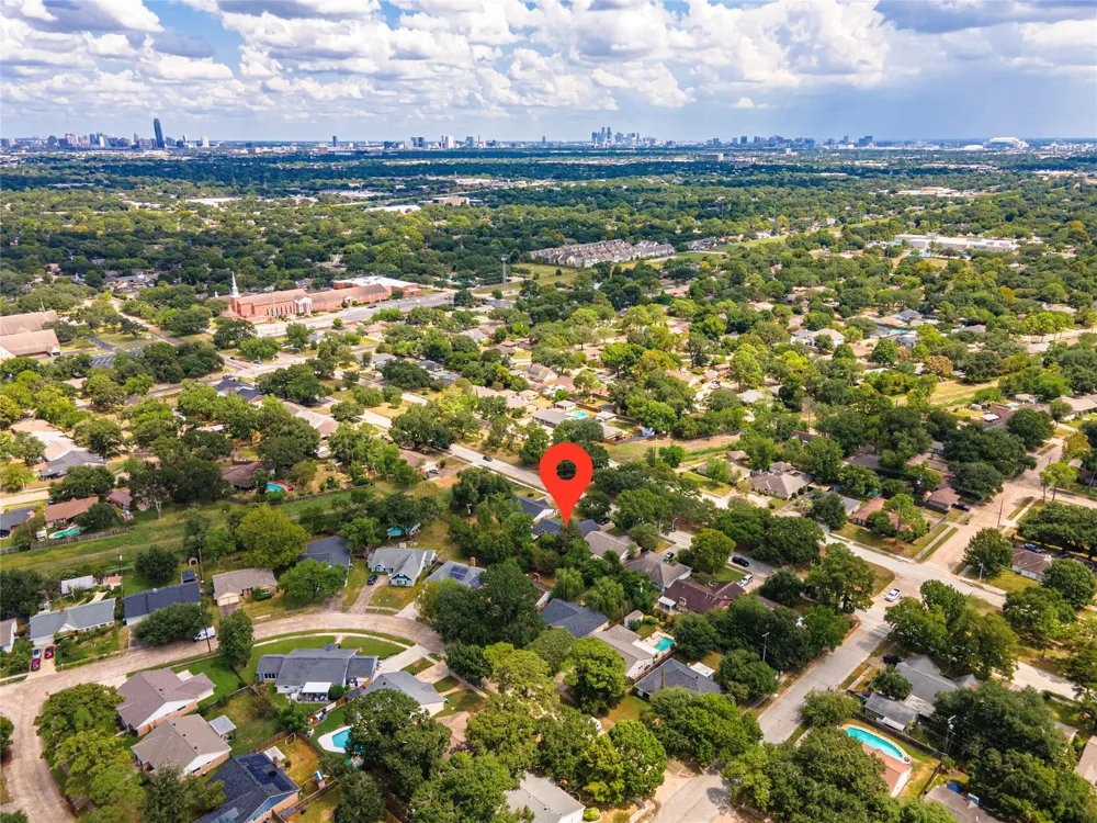 10714 Hillcroft Avenue Houston, TX 77096