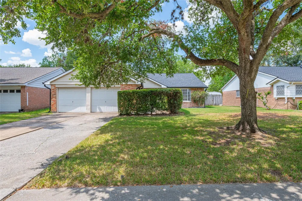 10714 Hillcroft Avenue Houston, TX 77096