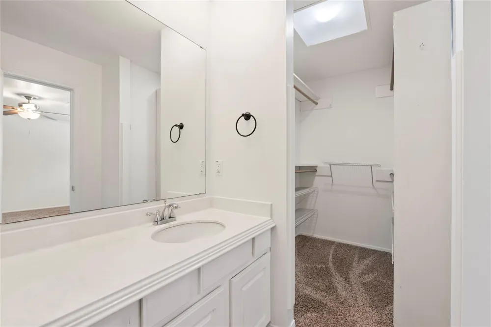 10714 Hillcroft Avenue Houston, TX 77096