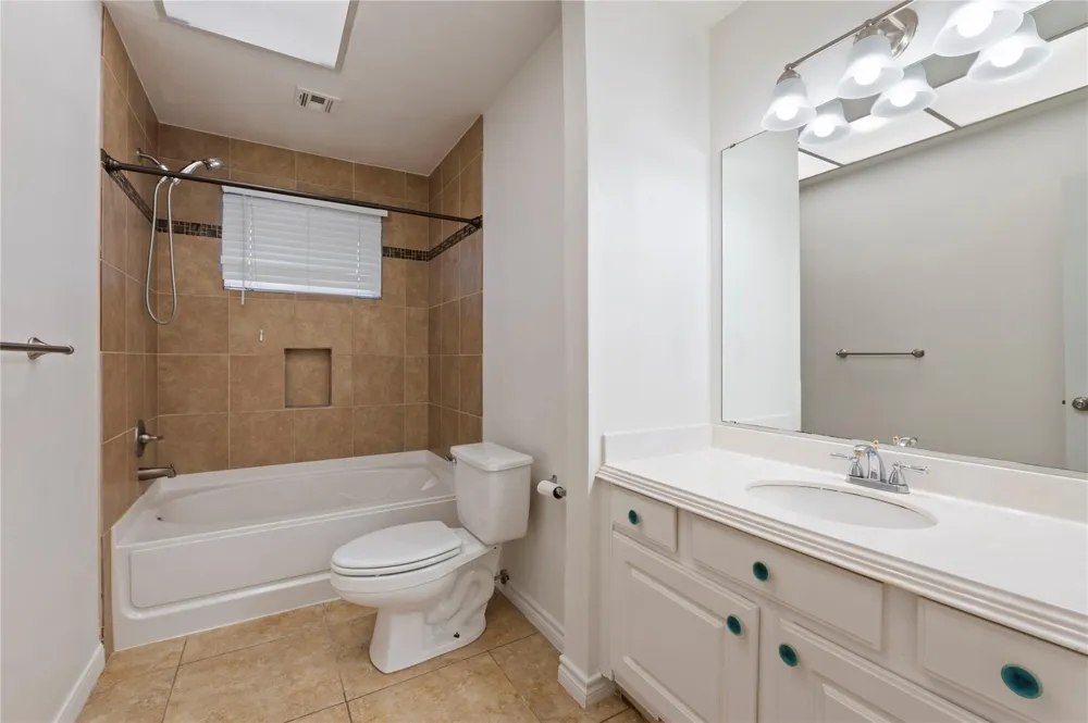 10714 Hillcroft Avenue Houston, TX 77096