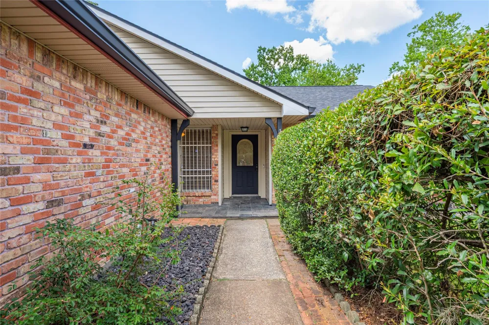 10714 Hillcroft Avenue Houston, TX 77096