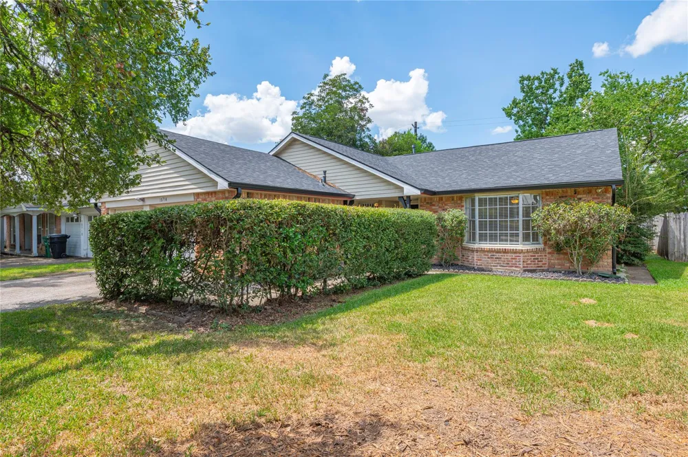 10714 Hillcroft Avenue Houston, TX 77096