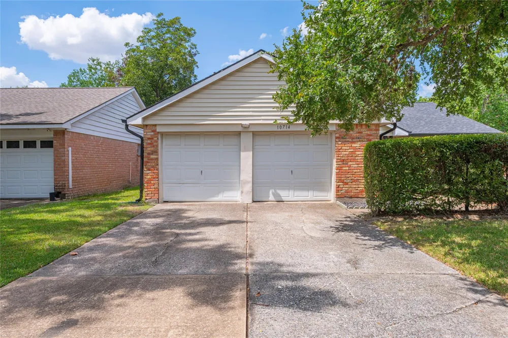 10714 Hillcroft Avenue Houston, TX 77096