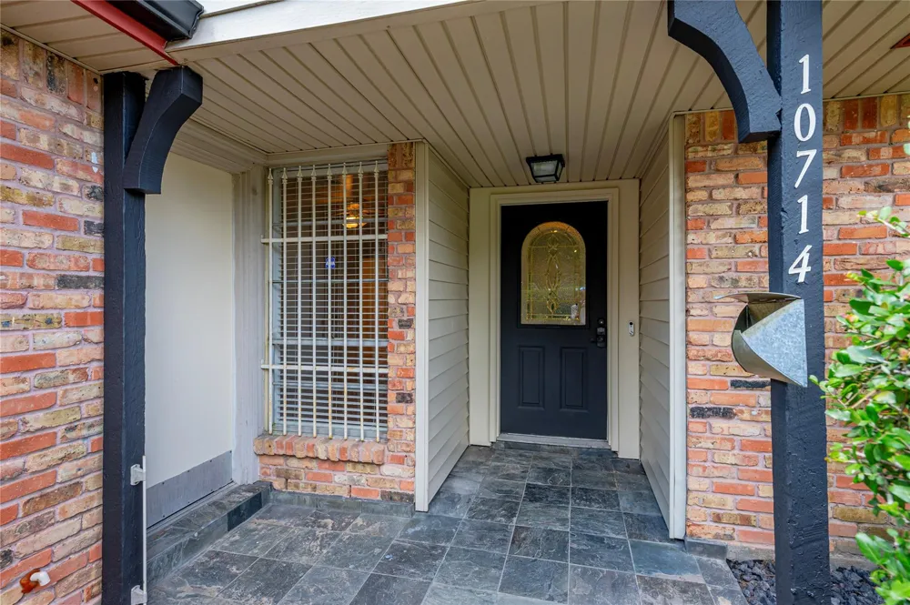10714 Hillcroft Avenue Houston, TX 77096