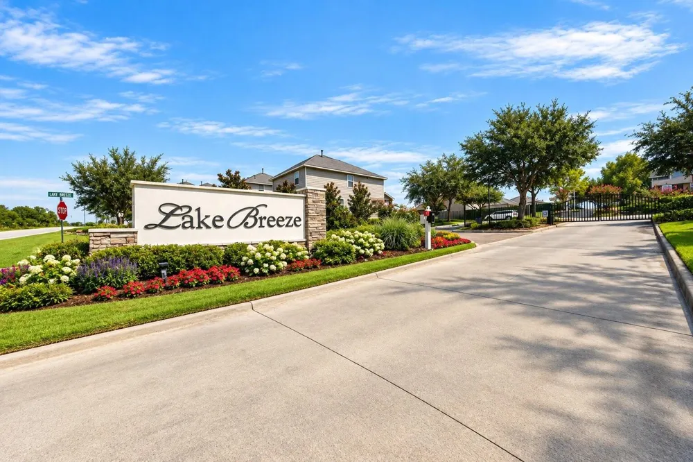 10737 S Lake Mist Lane Willis, TX 77318