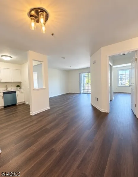 327 Waterford Dr Edison, NJ 08817