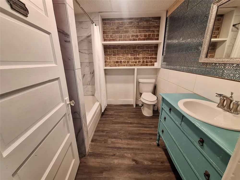 1124 W Main Street Collinsville, OK 74021
