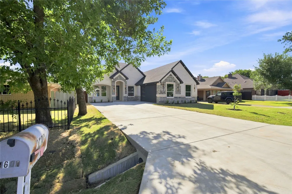 1606 Avenue Grand Prairie, TX 75051