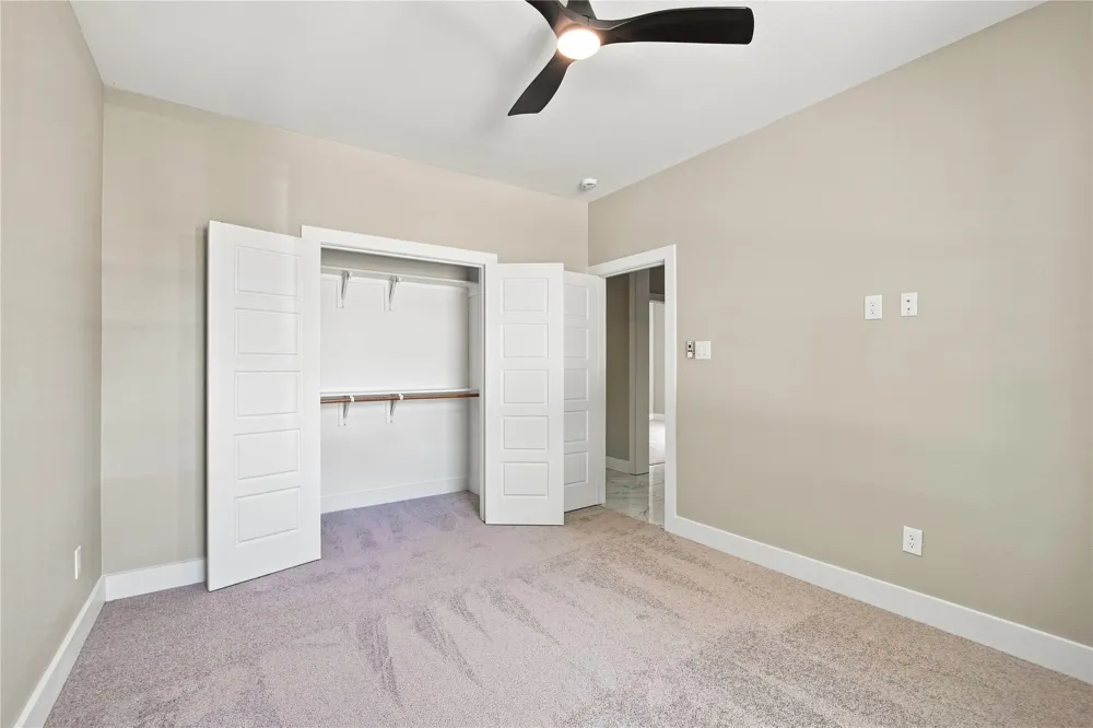 1606 Avenue Grand Prairie, TX 75051