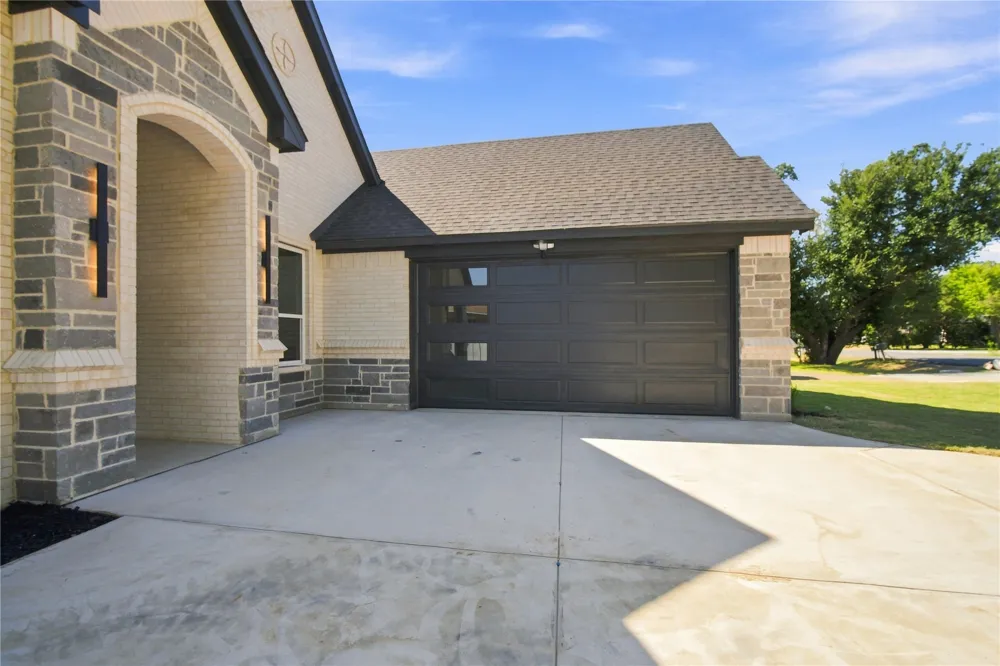1606 Avenue Grand Prairie, TX 75051