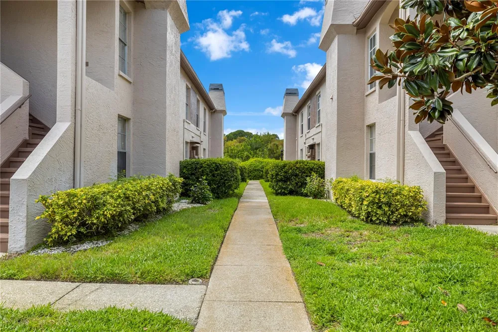 3016 BONAVENTURE CIRCLE #104 Palm Harbor, FL 34684