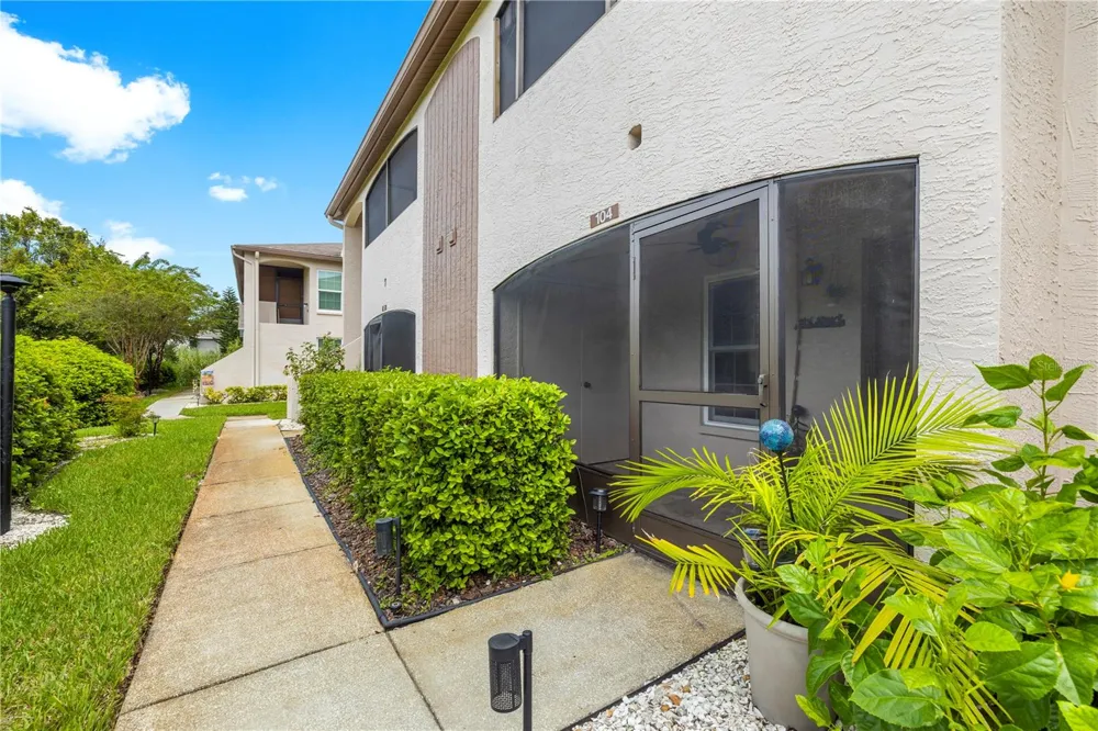 3016 BONAVENTURE CIRCLE #104 Palm Harbor, FL 34684