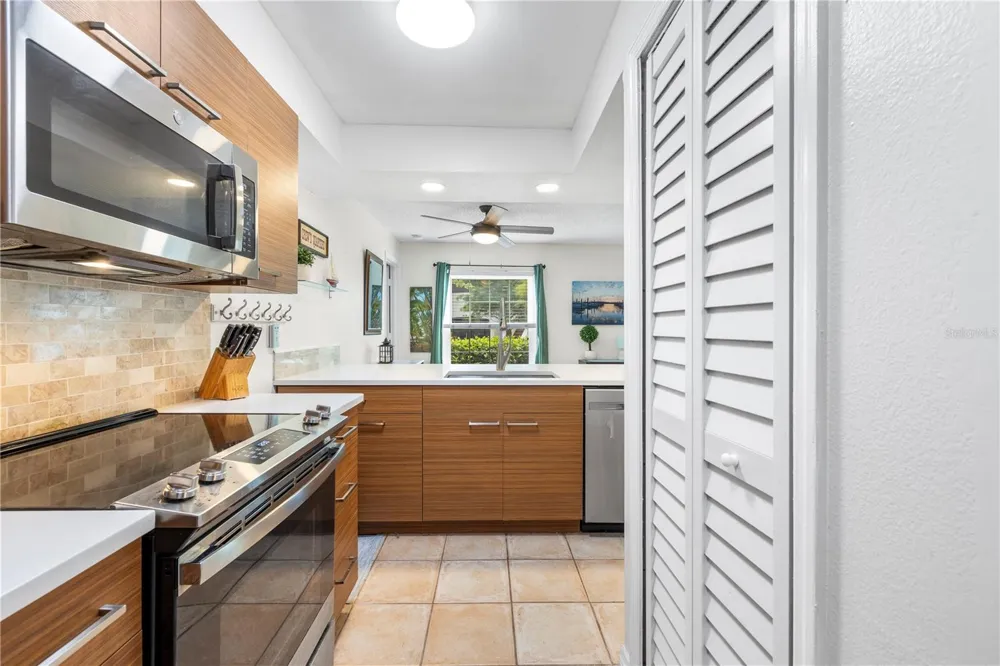3016 BONAVENTURE CIRCLE #104 Palm Harbor, FL 34684