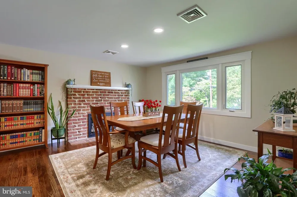 818 MEADOW Camp Hill, PA 17011