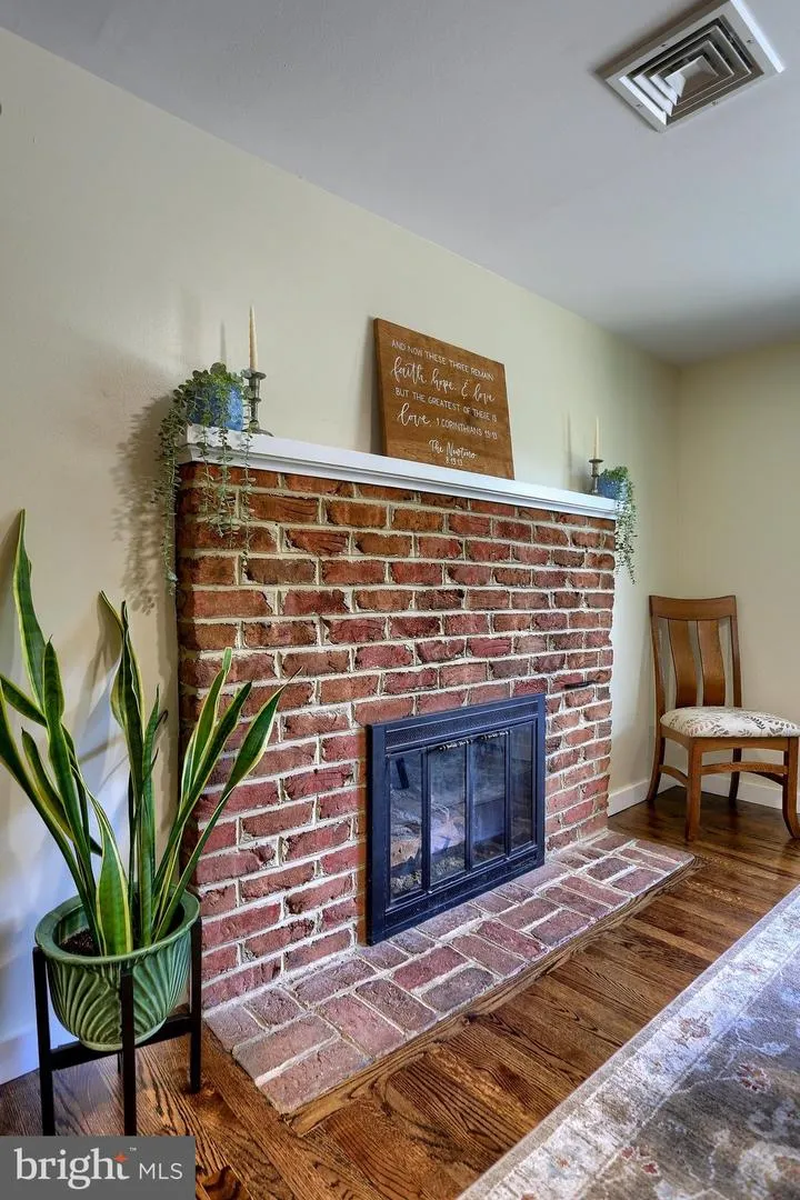 818 MEADOW Camp Hill, PA 17011