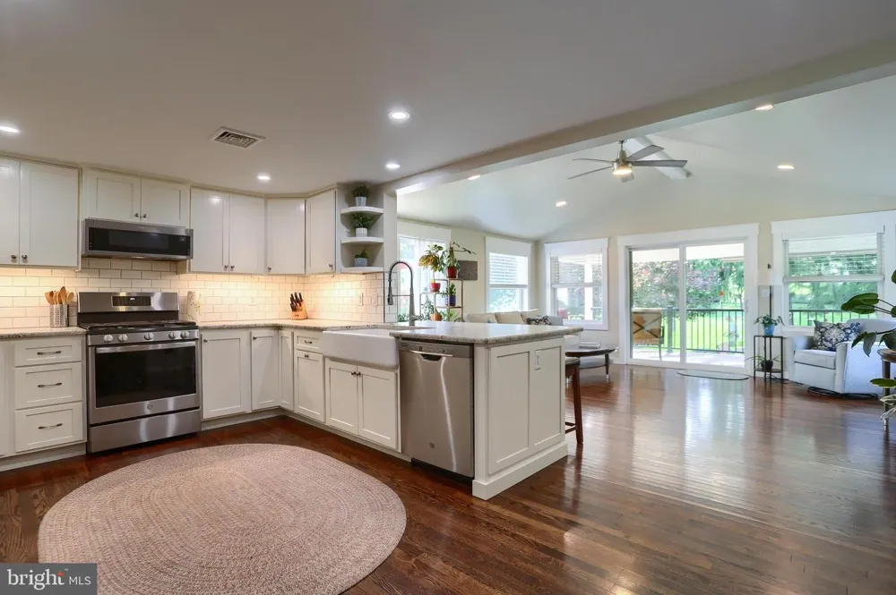 818 MEADOW Camp Hill, PA 17011