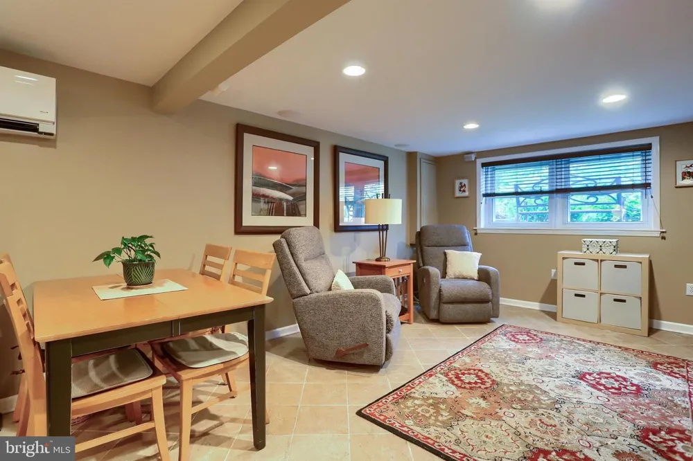 818 MEADOW Camp Hill, PA 17011