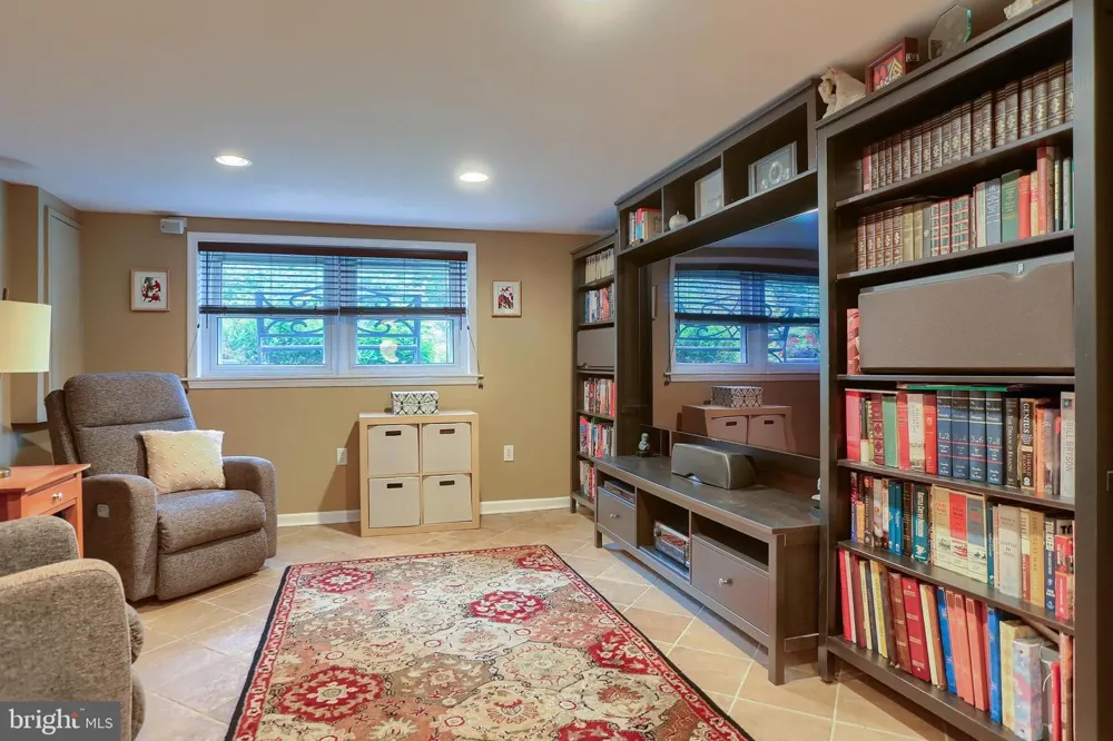818 MEADOW Camp Hill, PA 17011