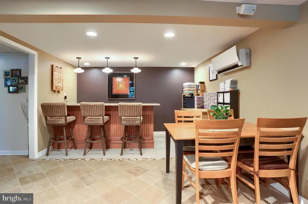 818 MEADOW Camp Hill, PA 17011