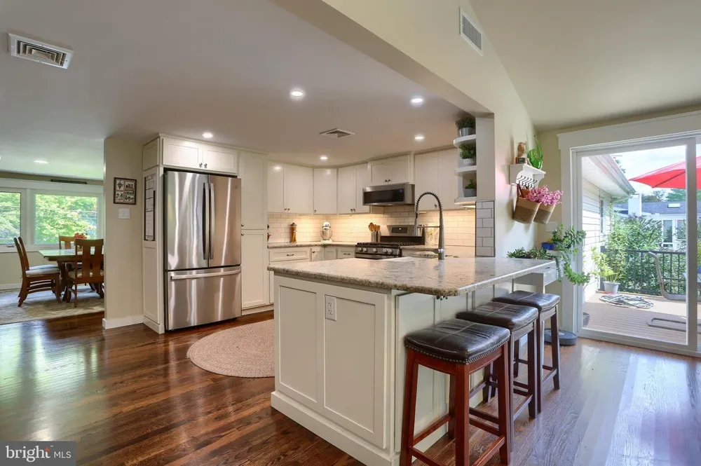 818 MEADOW Camp Hill, PA 17011