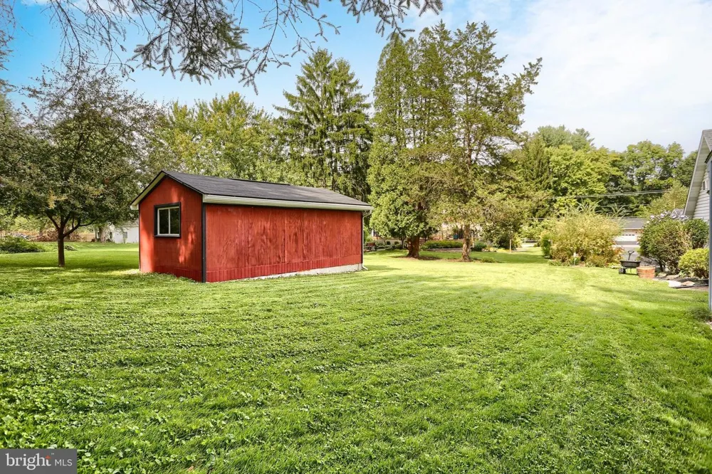 818 MEADOW Camp Hill, PA 17011