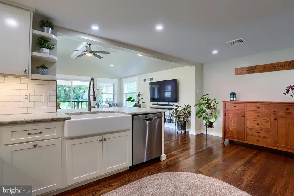 818 MEADOW Camp Hill, PA 17011