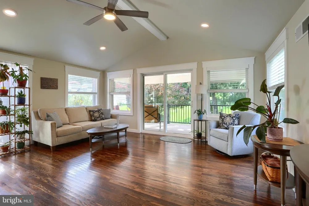 818 MEADOW Camp Hill, PA 17011