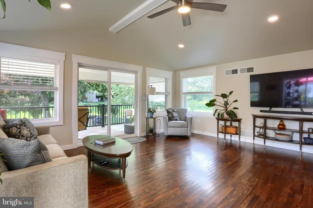 818 MEADOW Camp Hill, PA 17011