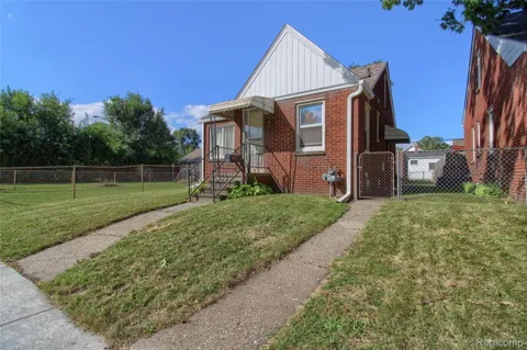 28 W Auburn Street