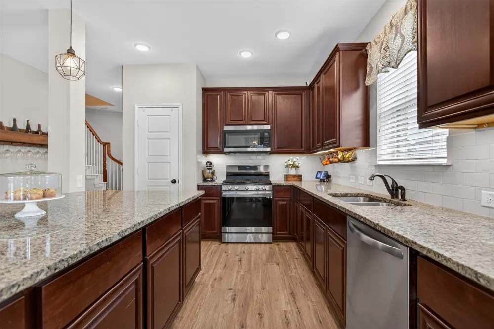 1637 Pike Drive Forney, TX 75126