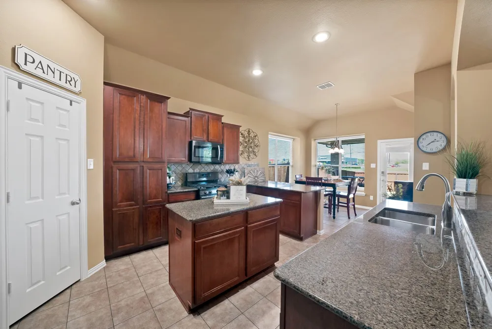 917 White Porch Avenue Forney, TX 75126