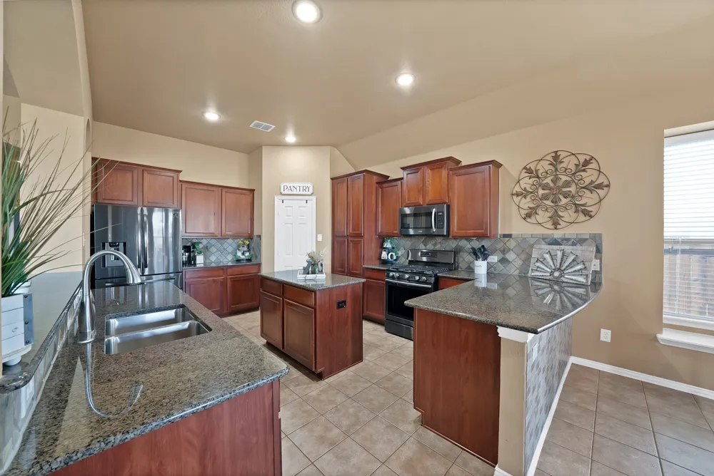 917 White Porch Avenue Forney, TX 75126