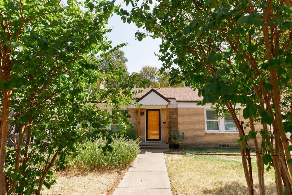 110 Briscoe Boulevard Dallas, TX 75211