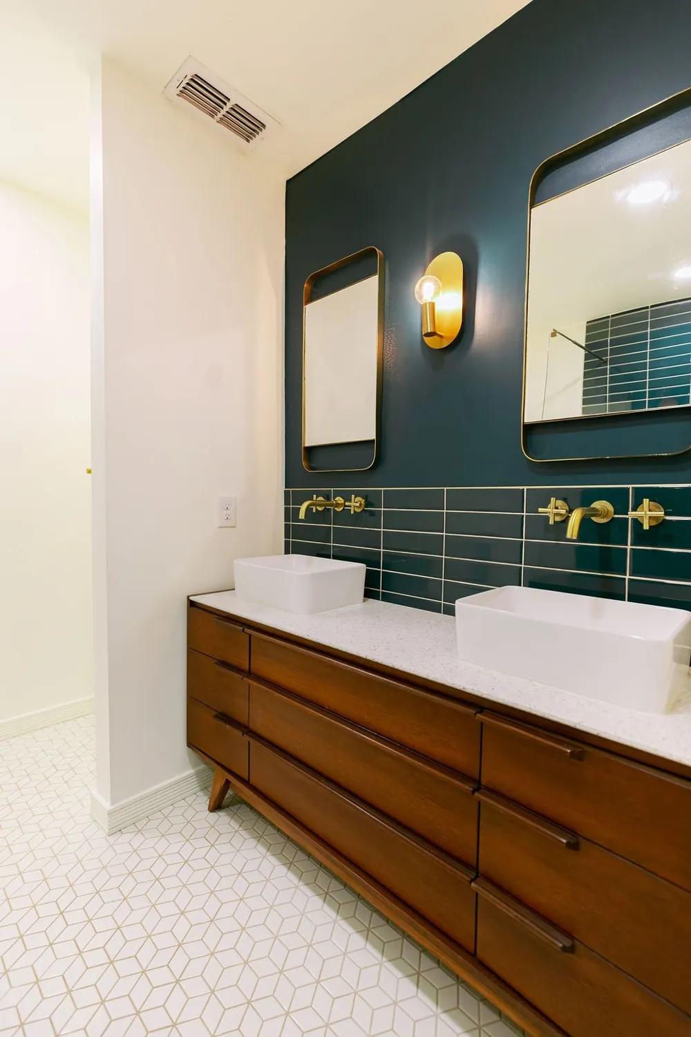 110 Briscoe Boulevard Dallas, TX 75211