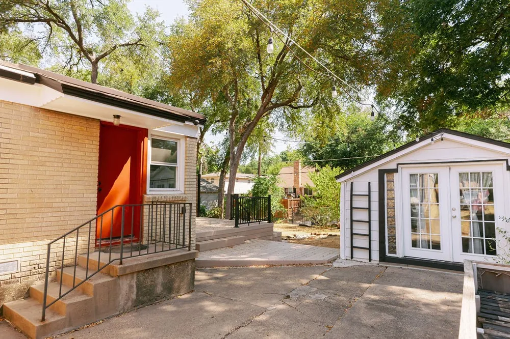 110 Briscoe Boulevard Dallas, TX 75211