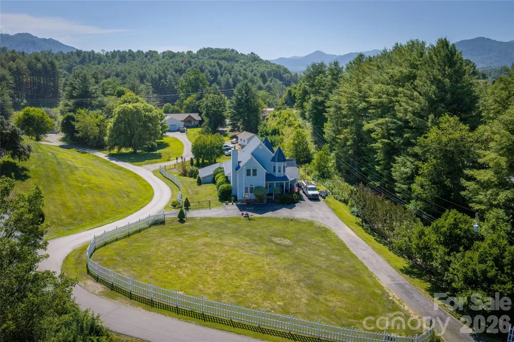 22 Dogwood Circle Burnsville, NC 28714