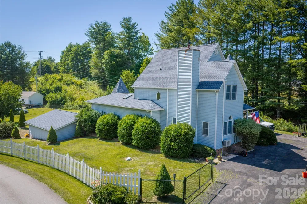 22 Dogwood Circle Burnsville, NC 28714