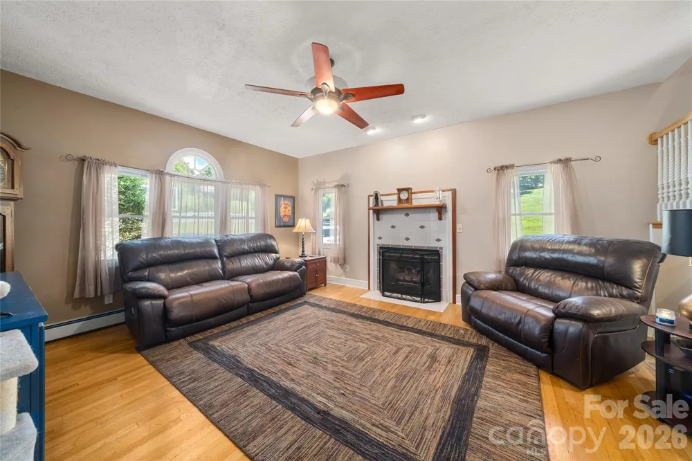 22 Dogwood Circle Burnsville, NC 28714