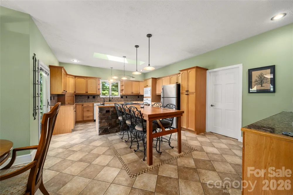 22 Dogwood Circle Burnsville, NC 28714